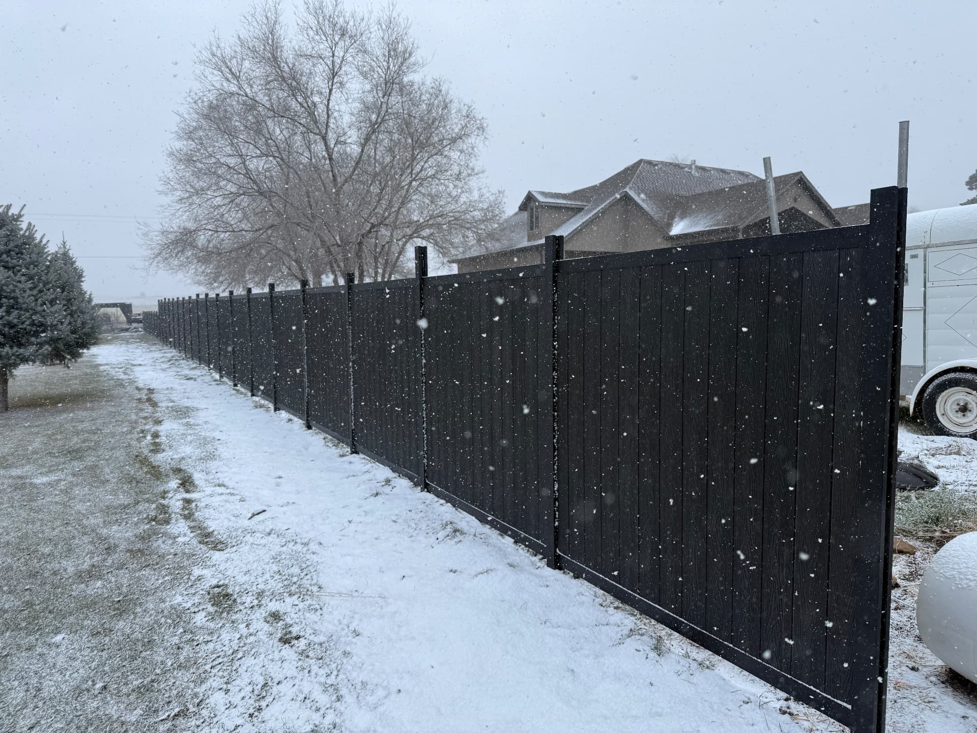 Avimore aluminum privacy fence with black composite wood infill installed in Utah