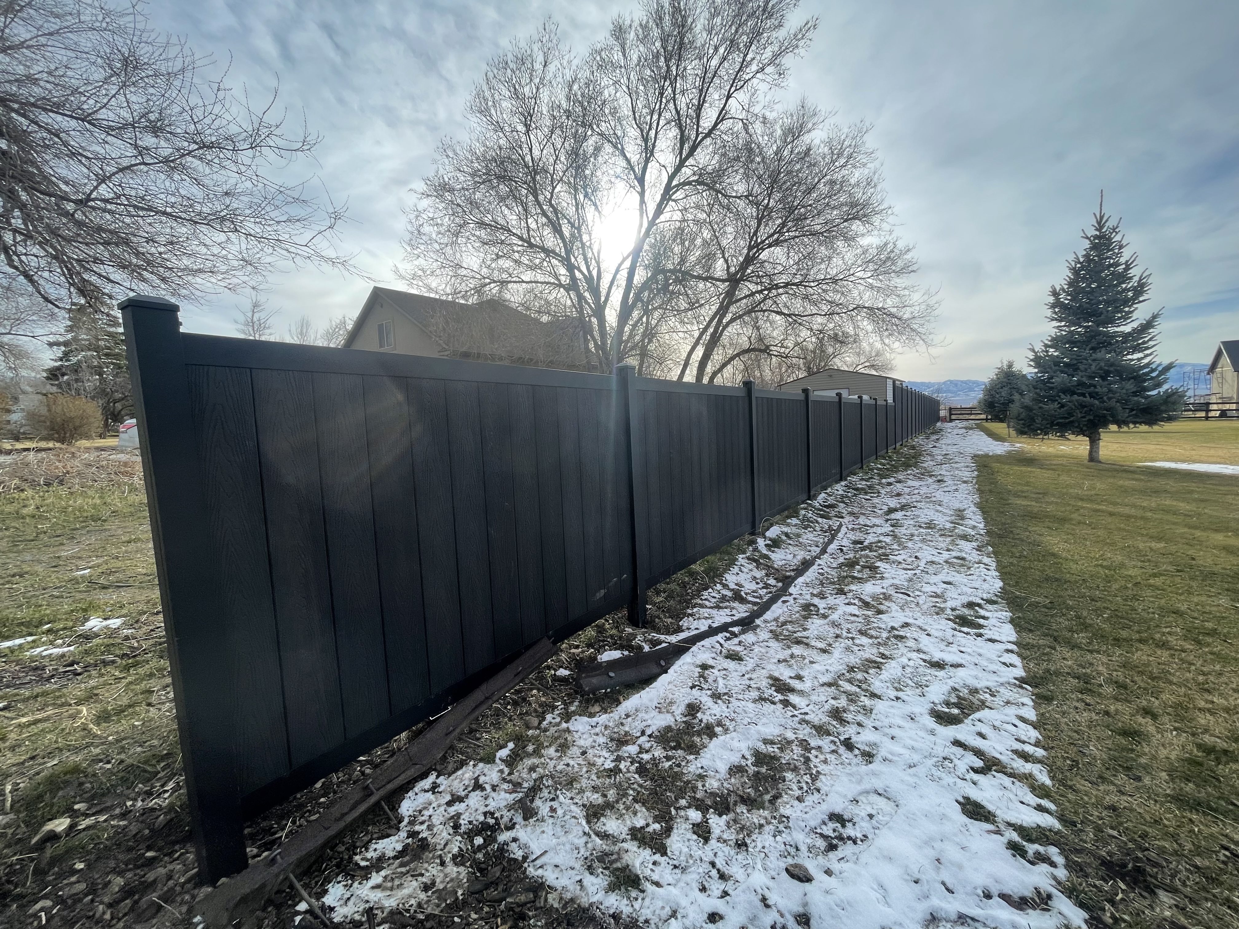 Avimore Modern installed by Spacemakers Fence in Farmington, Utah